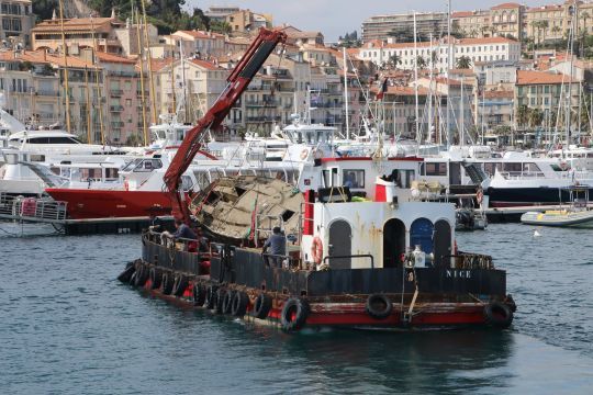 Nettoyage de la baie de Cannes