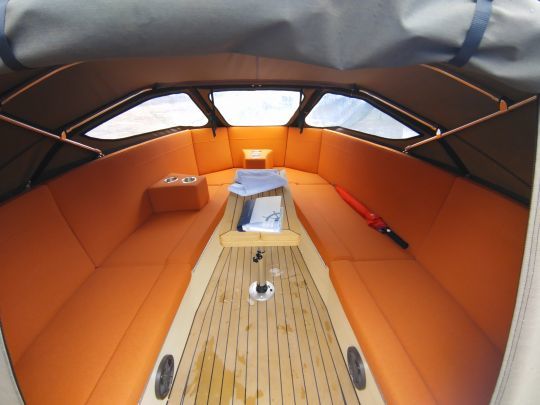 Le salon de pont de l'Aluship 670 &copy;Maxime Leriche