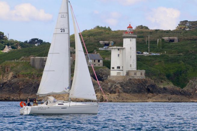 Lire l'article Voilier Oceanis du groupe Bénéteau
