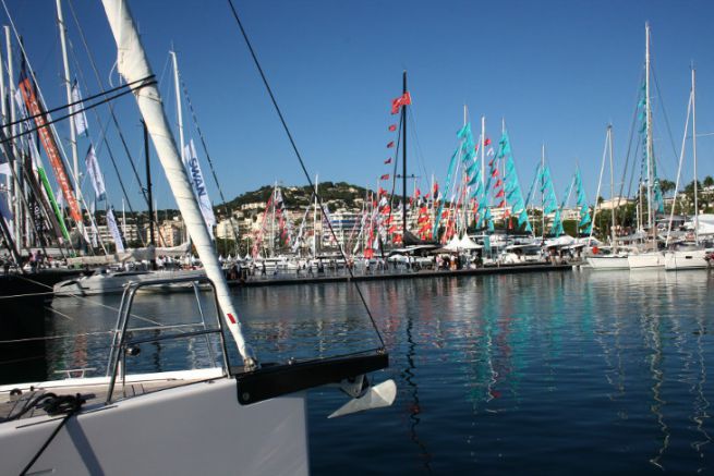 Les voiliers s'installent  Port Canto pour le Cannes Yachting Festival