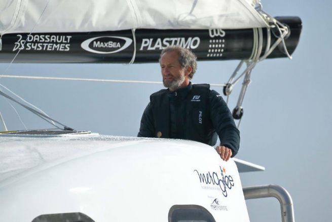 Michel Desjoyeaux  la barre du catamaran Z2015 de Mer Agite