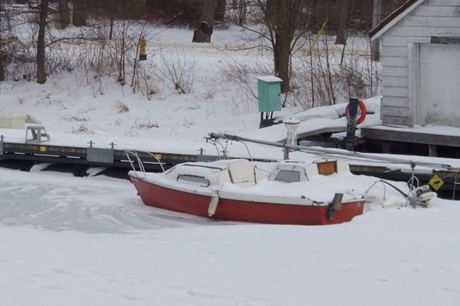 Voilier sous la neige