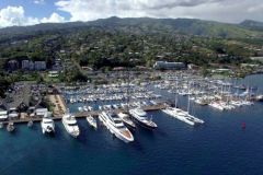 Yachts dans la Marina Taina  Tahiti
