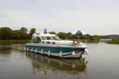Bateau fluvial Octo de Nicols qui quipera la flotte hongroise