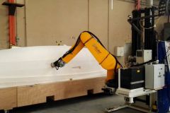 Ponage d'un modle de coque de bateau par un robot dans le cadre du Coroma Project