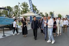 Alain Pochon et la délégation chinoise à l'inauguration du salon de Qinhuangdao