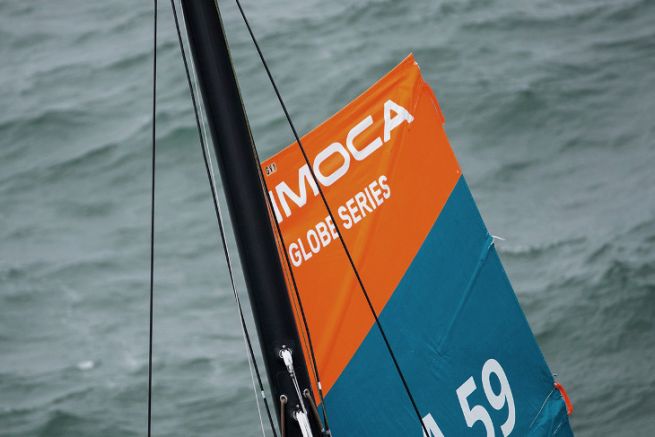 Le logo de l'IMOCA imagin par Be-Poles, en tte d'une grand voile arise