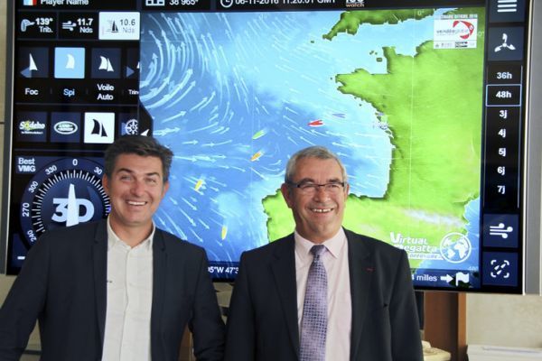 Philippe Guign,  gauche, pour le lancement d'un Vende Globe Virtuel