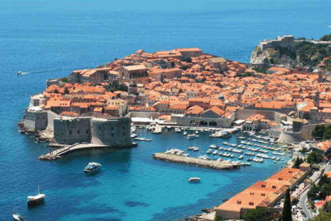 Le port de Dubrovnik en Croatie, destination phare de la croisire en 2017