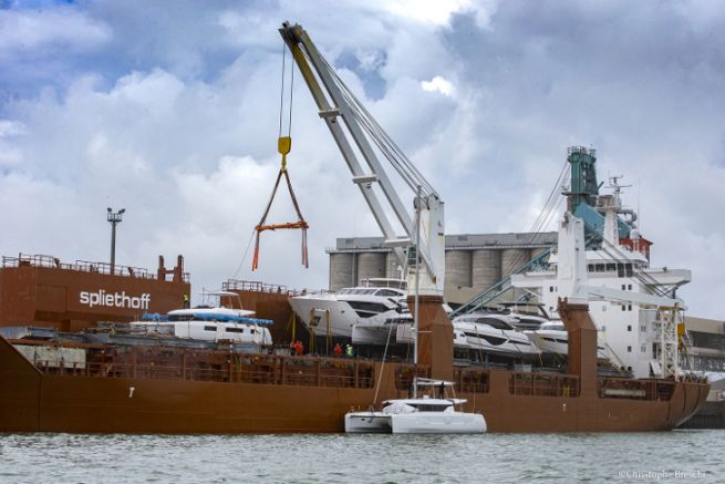 Chargement de catamarans  La Rochelle pour Sevenstar Yacht Transport