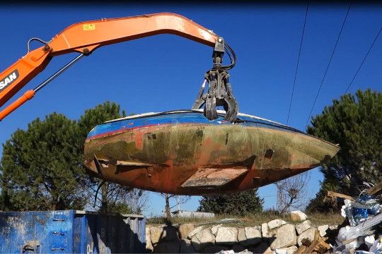 Lire l'article Déconstruction de bateau de plaisance
