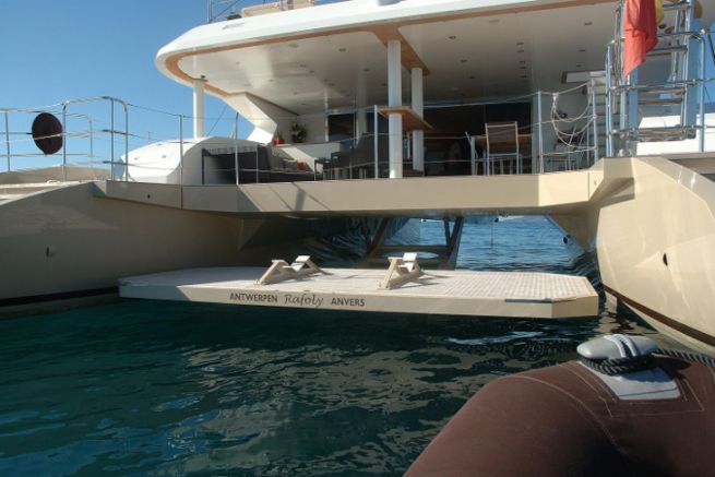 Tenderlift, le spcialiste des plateformes arrires de catamaran change de main