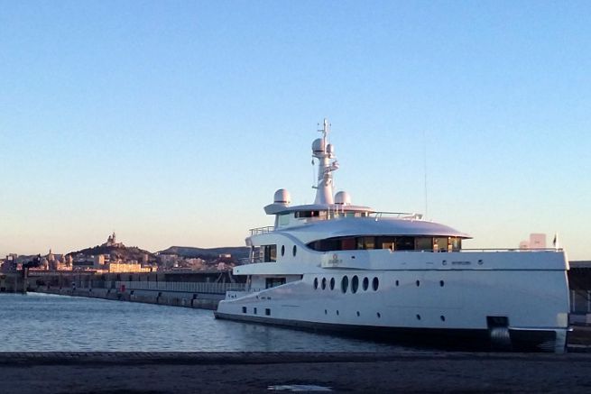 Yacht en maintenance  Marseille chez Monaco Marine