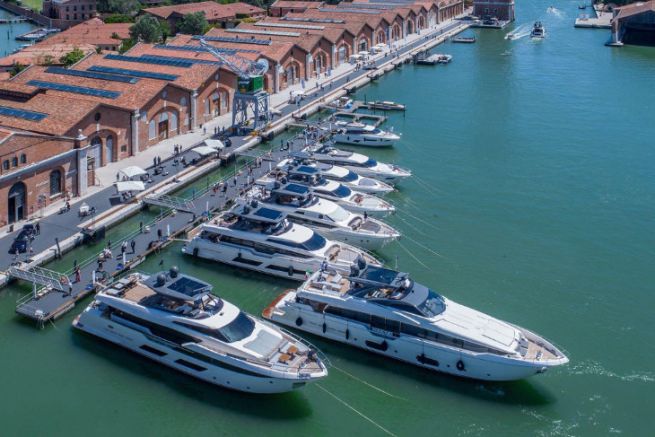 Yachts et bateaux de plaisance au coeur de l'Arsenal de Venise