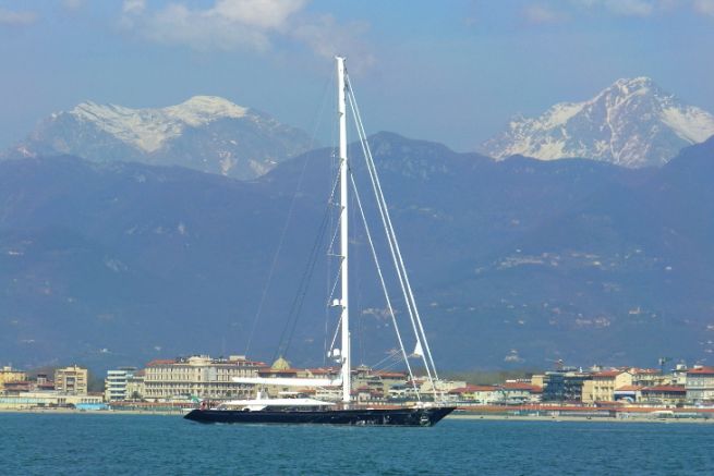 Voilier Perini Navi au large de Viareggio
