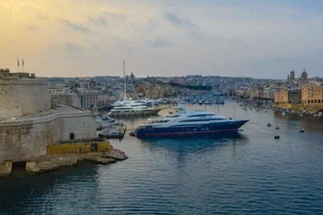 Yachts dans le port de La Valette à Malte